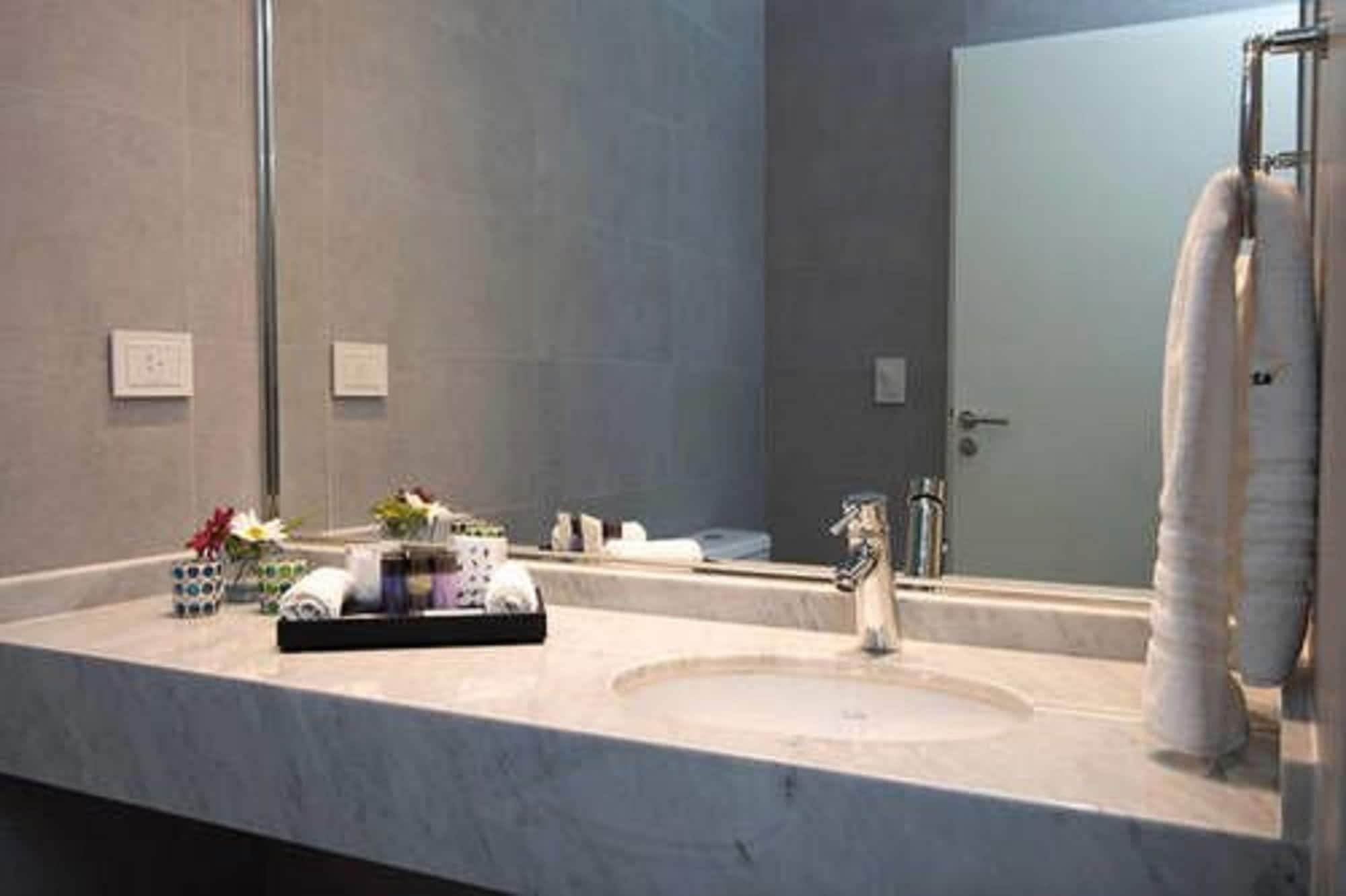 Arc Arenales Studios & Suites Буенос Айрес Екстериор снимка