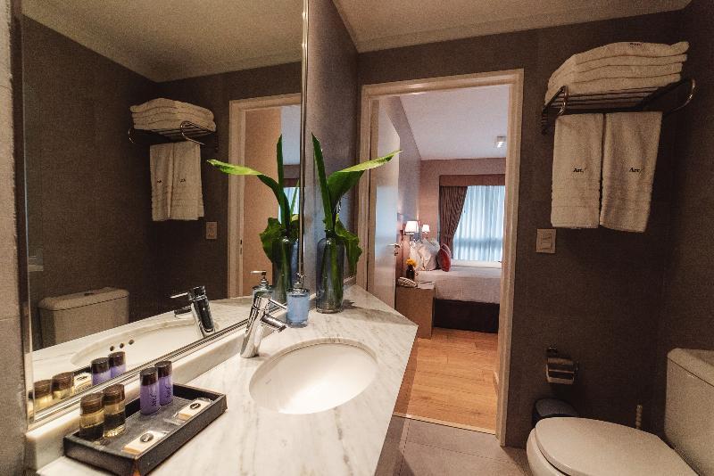 Arc Arenales Studios & Suites Буенос Айрес Екстериор снимка
